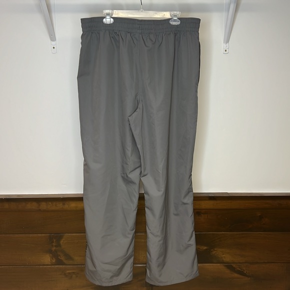 Under Armour Loose Fit Gray Windbreaker Pants- 2XL - Picture 2 of 7